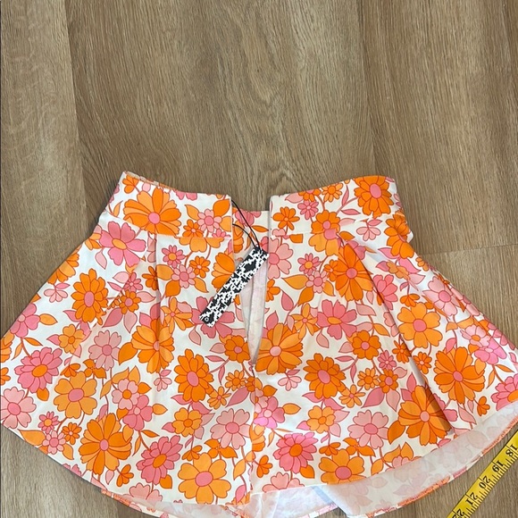 ASOS Orange and Pink Pleated Skater flare shorts - Picture 4 of 5